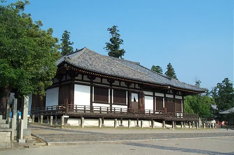 二月堂附近的木造寺院建築與午後光線