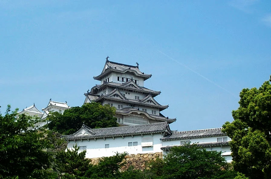 通往姬路城內城的寬闊廣場。