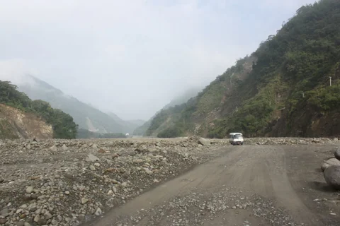 巨石散布的乾枯河床成為通往豐山的臨時道路