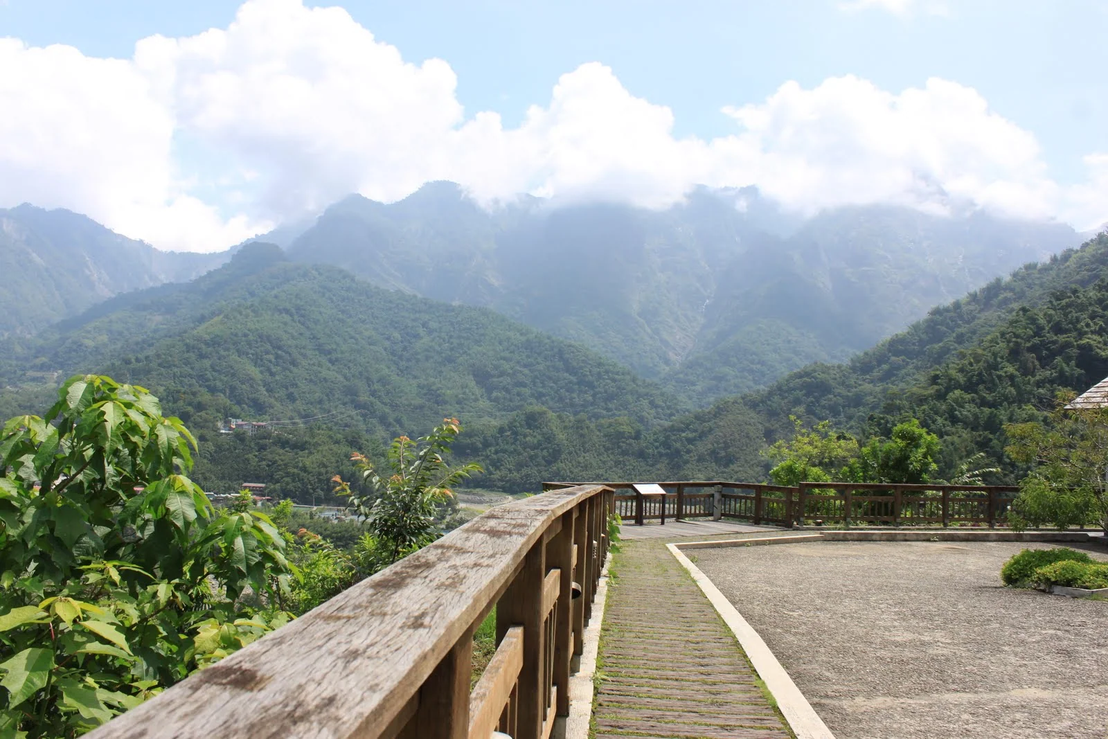 豐山觀景台及周圍層疊山景