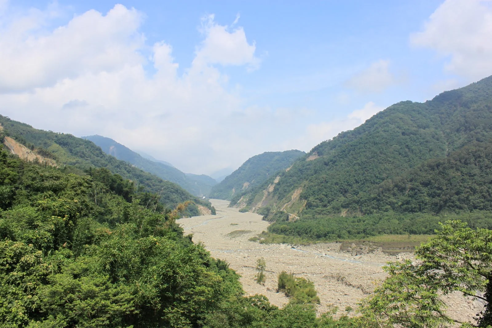 從豐山觀景台遠眺山谷與群峰