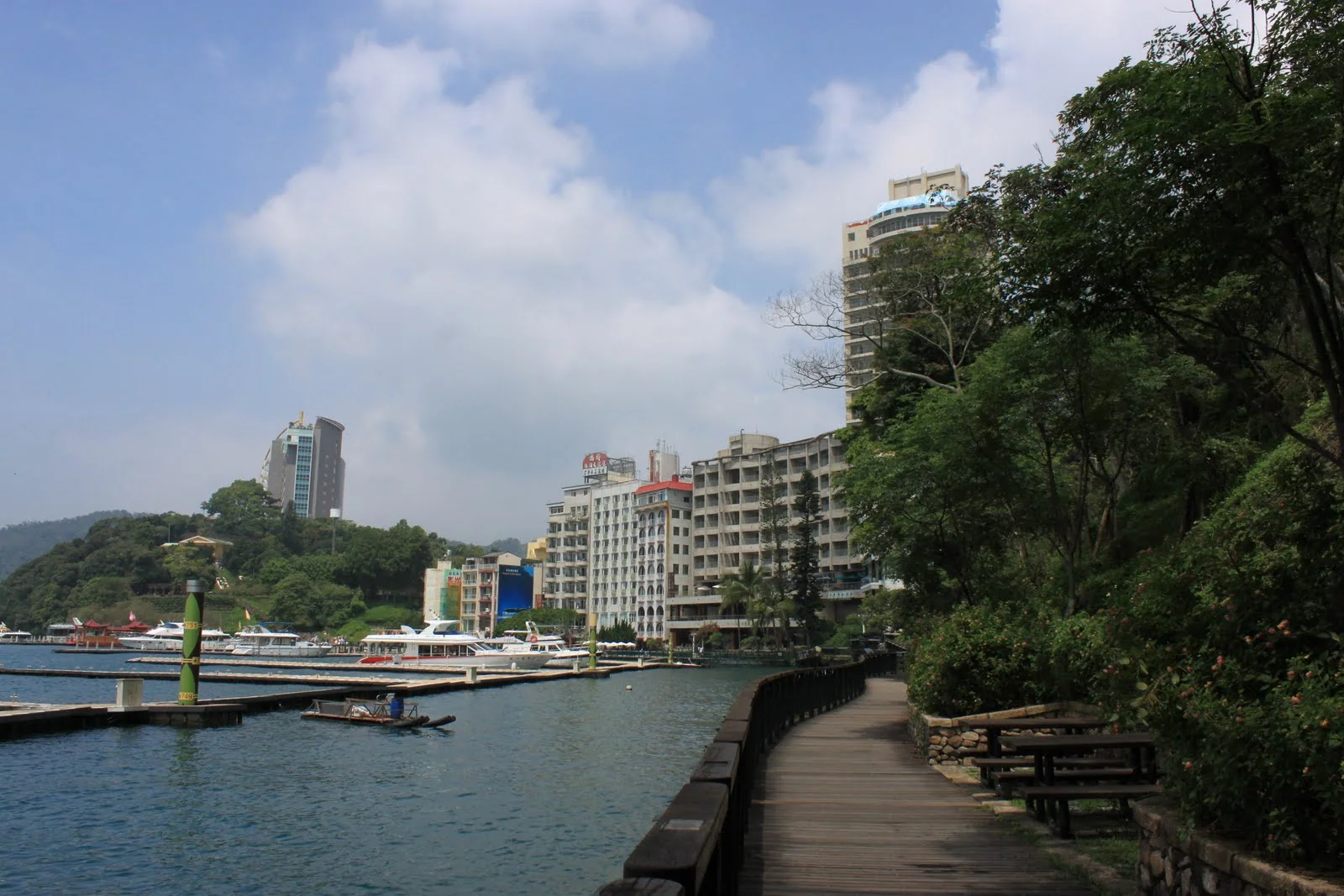 大淶閣外的水社湖畔步道