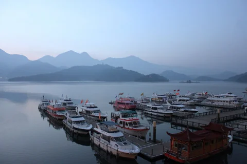 日出前的大淶閣露台晨景