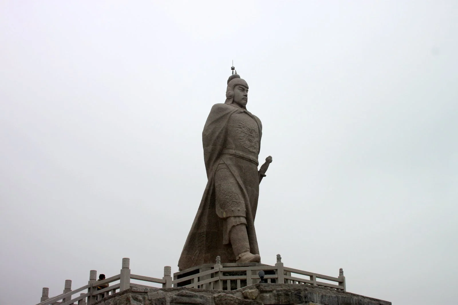 由入口走向建功嶼內部的景色
