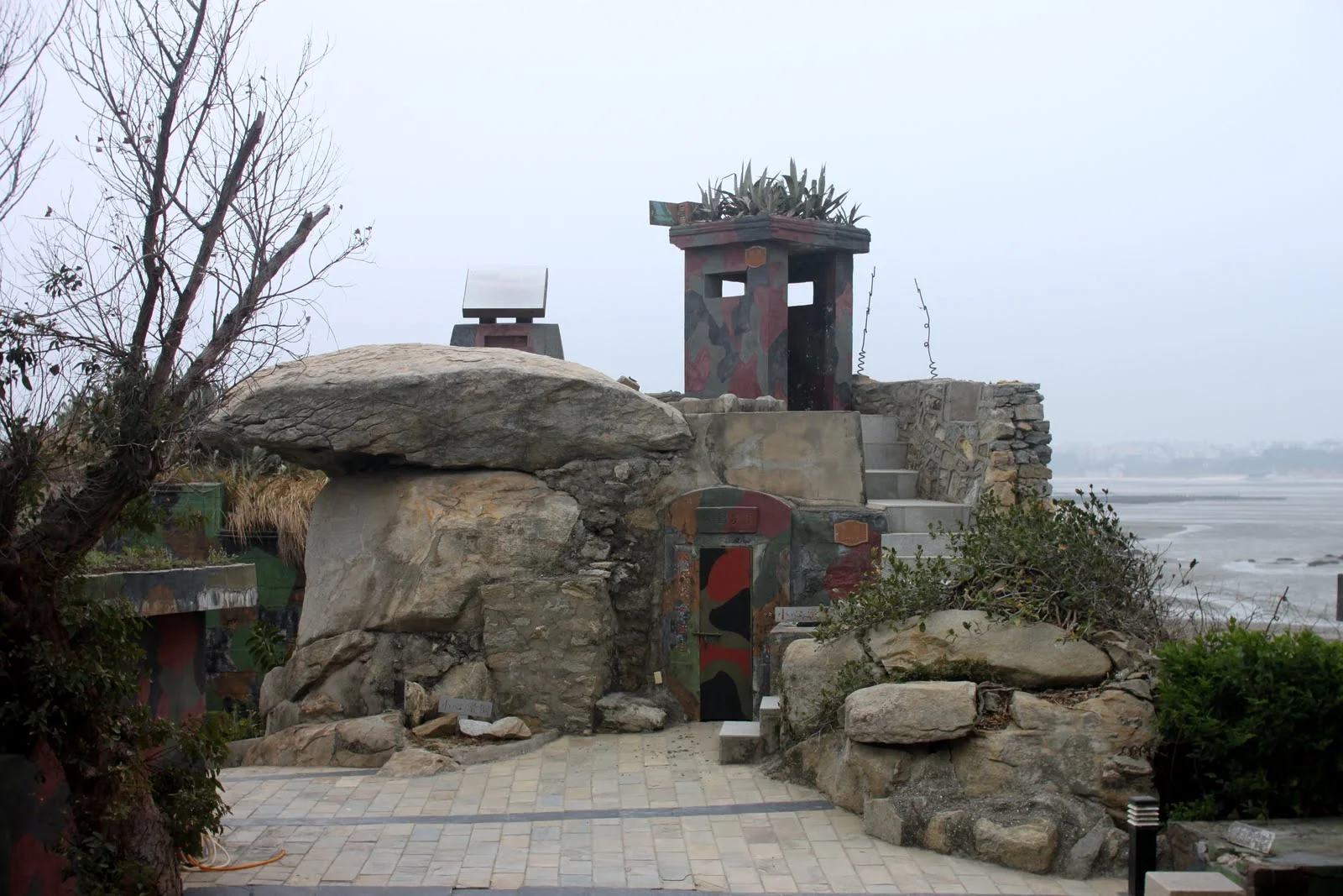 從建功嶼崗哨向外眺望金門海岸