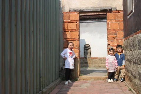 牆壁石敢當及周圍磚石細節