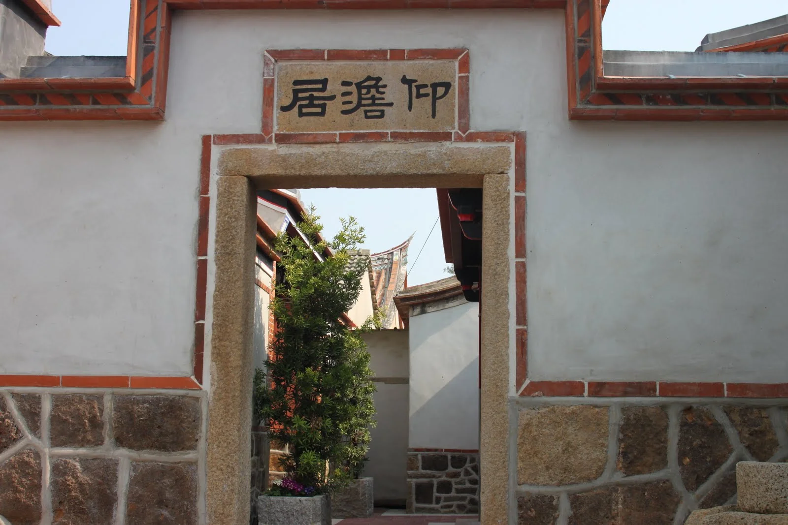瓊林聚落屋頂上的燕尾脊線條
