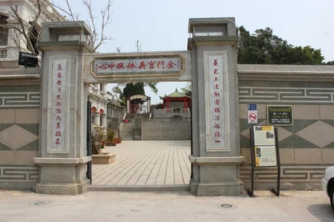 陳景蘭洋樓入口門樓與開放的庭院大門