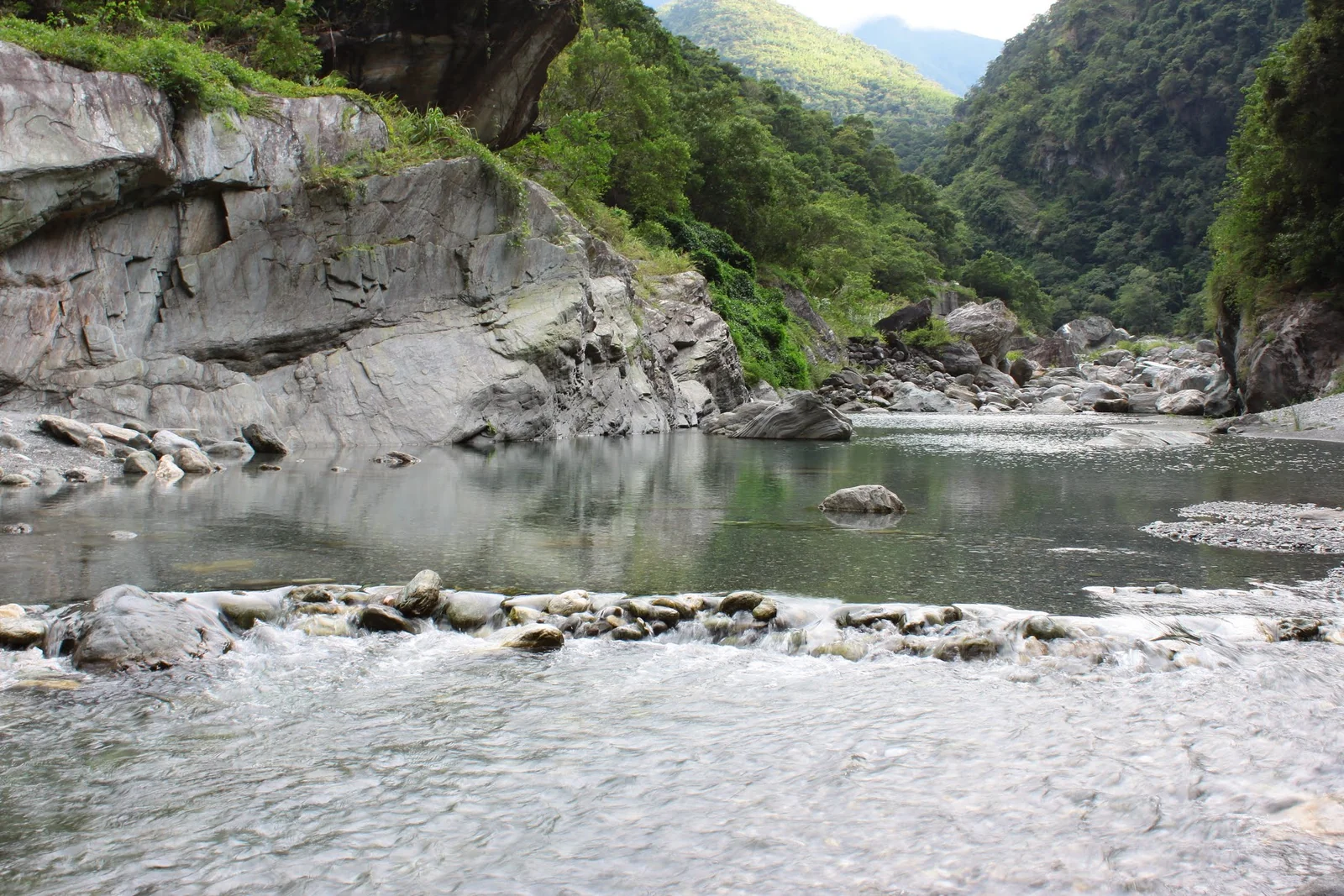 旅程結束前回望慕谷慕魚溪谷與群山