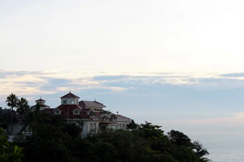 返回飯店途中所見的清晨雲景