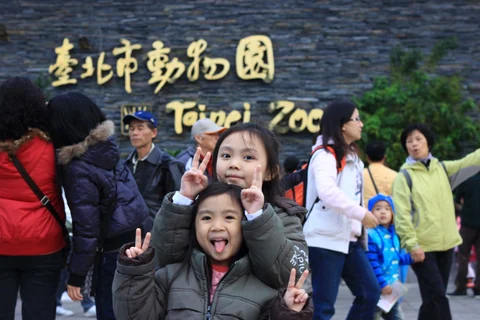 一家人在農曆年假造訪台北木柵動物園的旅程照片