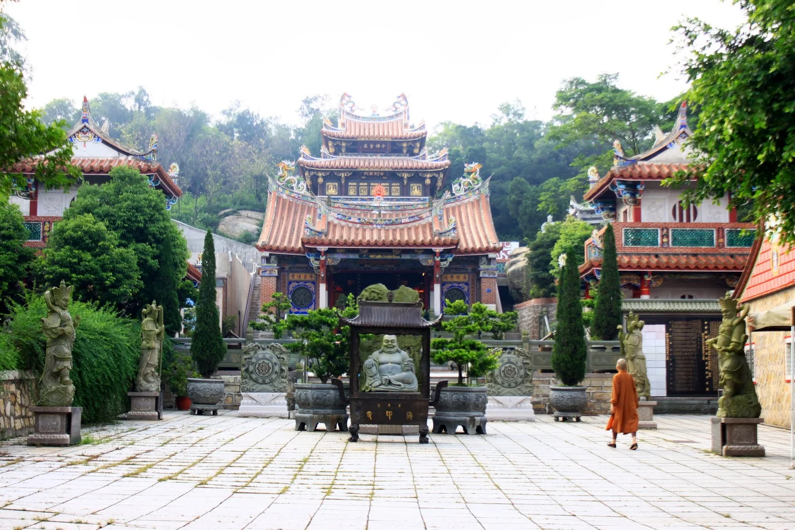 重建後莊嚴的海印寺寺院建築