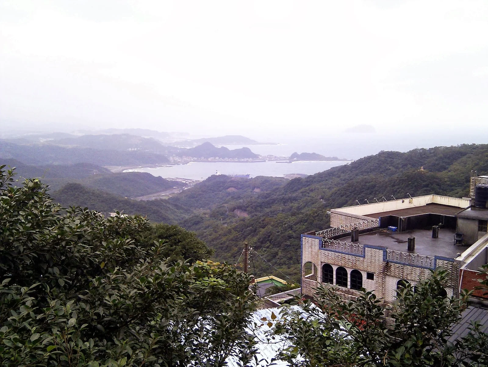 雨天造訪九份山城的街景