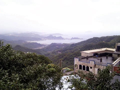 雨天造訪九份山城的街景