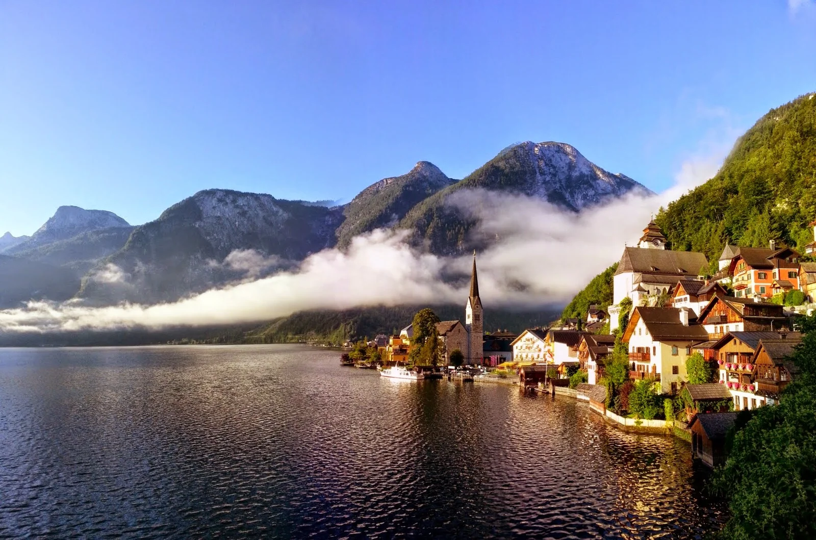 以手機拍攝的哈斯達特湖畔風景