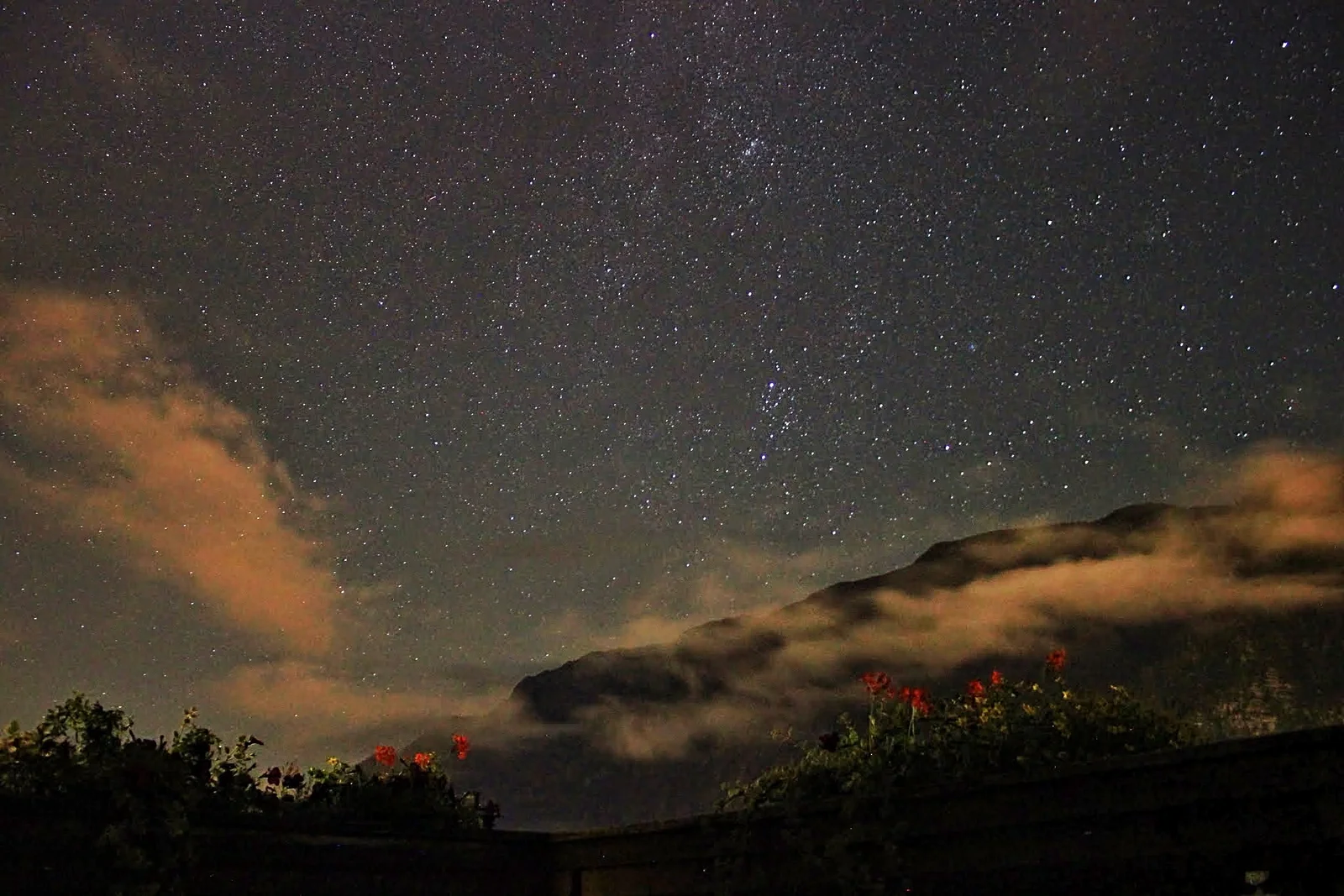 午夜前一分鐘的哈斯達特湖畔夜景